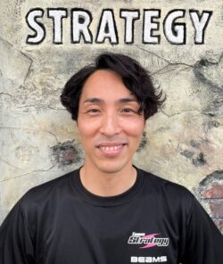 前田　【Strategy：チーフメカニック】（国家資格整備士)）